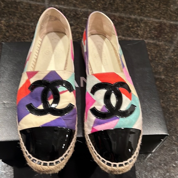 Chanel Multicolor Printed Canvas and Patent Leather Cc Cap Toe Espadrilles 40 - Picture 2 of 10